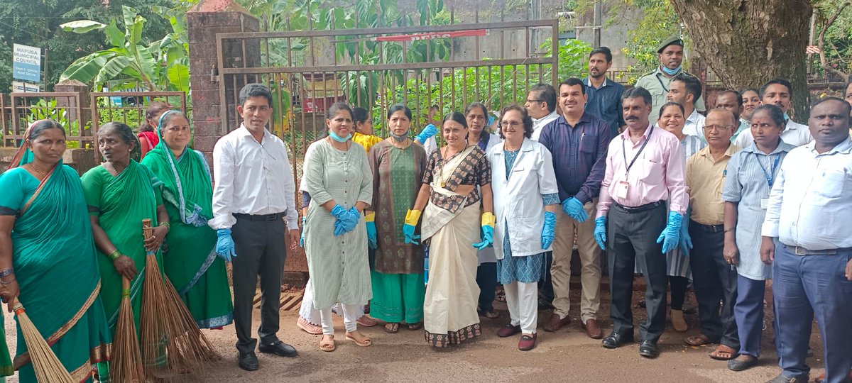 GoaGsuda's tweet photo. The Mapusa Municipal Council in along with North Goa District Hospital organized #cleanliness drive within the hospital premises as a part of  #swachhatapakhwada. 
@SwachhBharatGov #SwachhBharat2022 #Swachhsurvekshan2023 https://t.co/QJy5YK37Yq