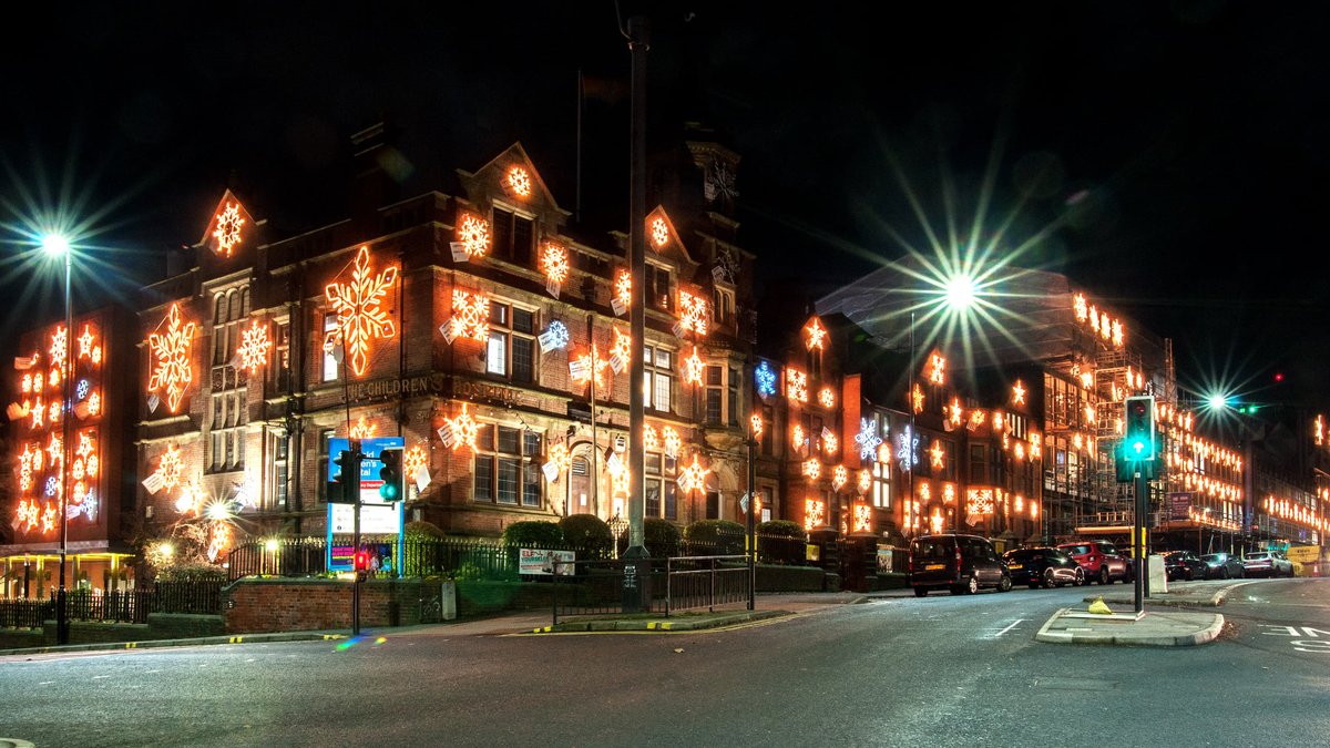 Sponsor your snowflake for Sheffield Children's! 😍 ❄️

Your support has helped fund life-saving equipment, play equipment, and three world-class new wards.

Book now to see your name next to one of our twinkling snowflakes this Christmas! 

Book now: tchc.org.uk/snowflakes.html