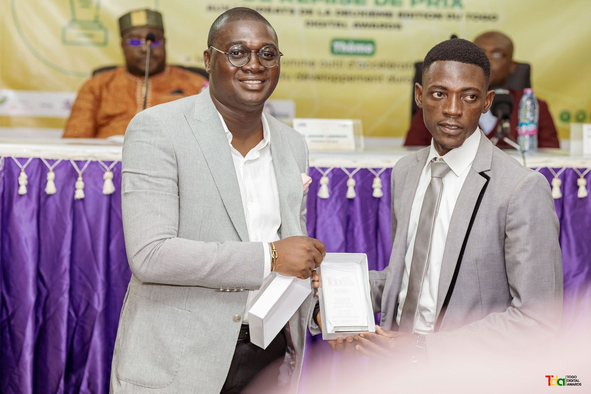FDagbeg's tweet photo. La cérémonie de remise des trophées aux lauréats de Togo Digital Awards s'est terminée en toute beauté et je suis fière d'être parmi les plus distingués. Félicitations aux promoteurs de #TDA2021 et grand merci à tous pour vos soutiens à l'égard de notre Startup #KLUMER . https://t.co/ZbiZ1Wts9J