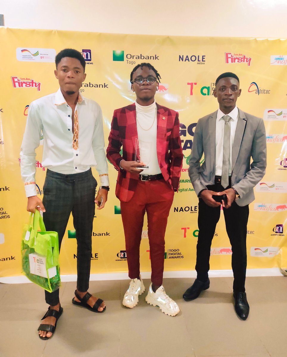 FDagbeg's tweet photo. La cérémonie de remise des trophées aux lauréats de Togo Digital Awards s'est terminée en toute beauté et je suis fière d'être parmi les plus distingués. Félicitations aux promoteurs de #TDA2021 et grand merci à tous pour vos soutiens à l'égard de notre Startup #KLUMER . https://t.co/ZbiZ1Wts9J