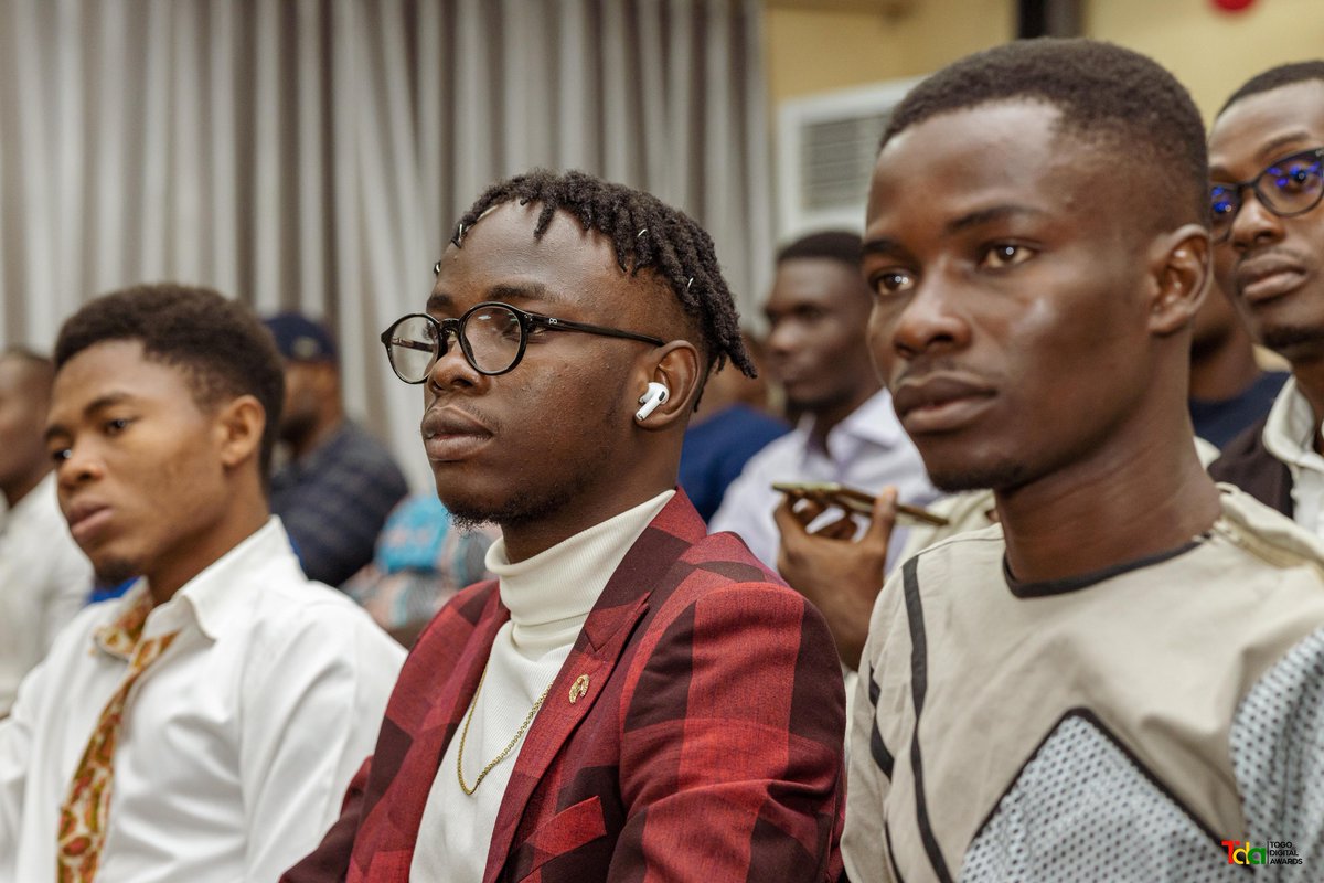 FDagbeg's tweet photo. La cérémonie de remise des trophées aux lauréats de Togo Digital Awards s'est terminée en toute beauté et je suis fière d'être parmi les plus distingués. Félicitations aux promoteurs de #TDA2021 et grand merci à tous pour vos soutiens à l'égard de notre Startup #KLUMER . https://t.co/ZbiZ1Wts9J