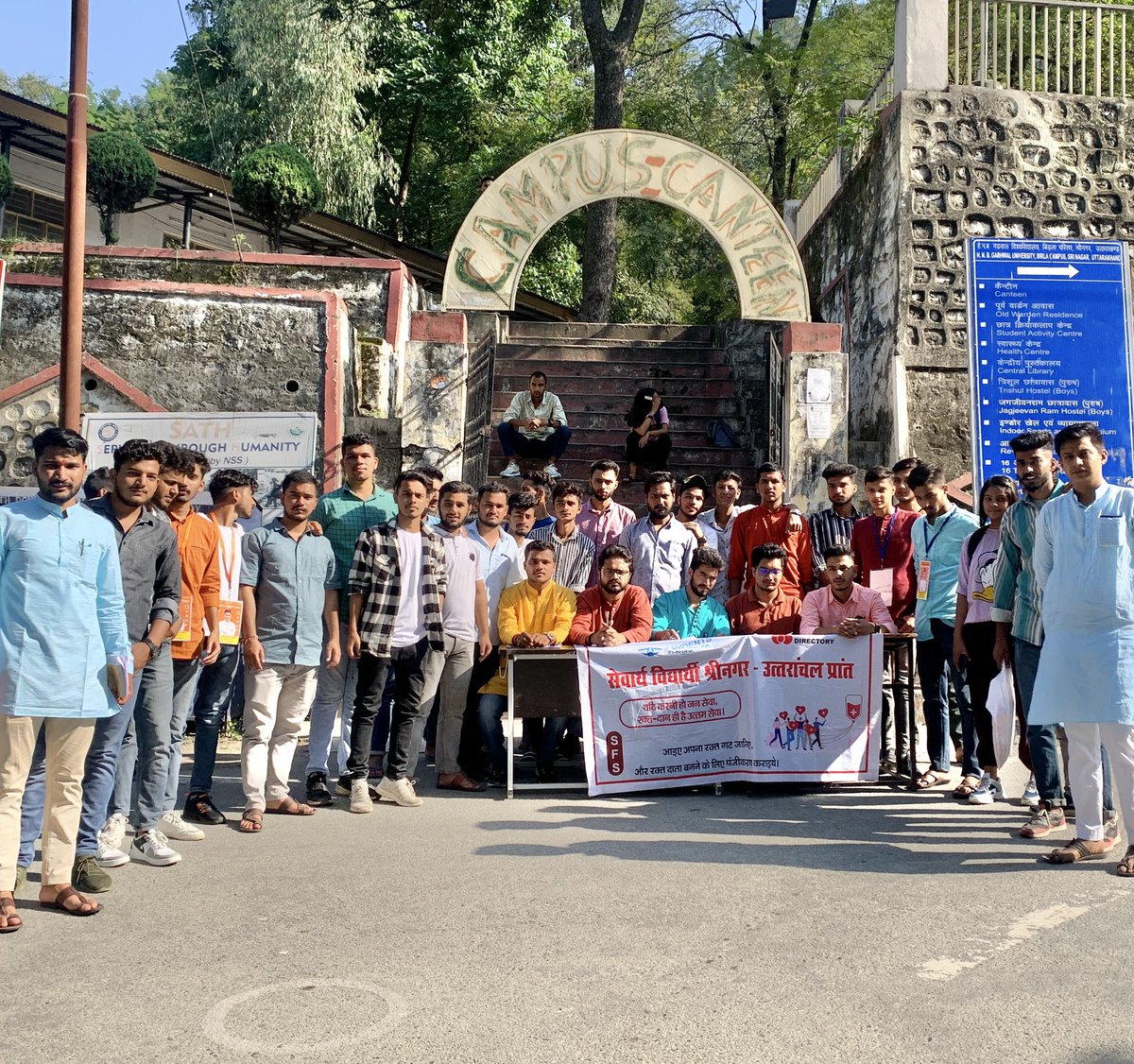 KandariRitanshu's tweet photo. सेवार्थ विद्यार्थी द्वारा सेवा सप्ताह के निमित्त आज HNB केंद्रीय विश्वविद्यालय के परिसर में विद्यार्थियों का रक्तगट का पंजीकरण कराया गया, 

अपना भी पंजीकरण करें: 
https://t.co/hw5fGprYAZ

#StudentsForSeva
#ABVPForSociety https://t.co/Qpa3FjapEW