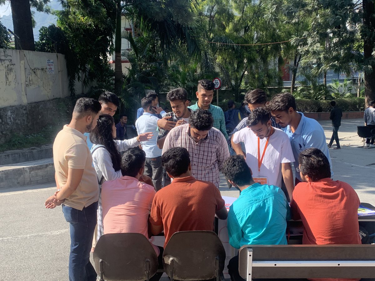KandariRitanshu's tweet photo. सेवार्थ विद्यार्थी द्वारा सेवा सप्ताह के निमित्त आज HNB केंद्रीय विश्वविद्यालय के परिसर में विद्यार्थियों का रक्तगट का पंजीकरण कराया गया, 

अपना भी पंजीकरण करें: 
https://t.co/hw5fGprYAZ

#StudentsForSeva
#ABVPForSociety https://t.co/Qpa3FjapEW