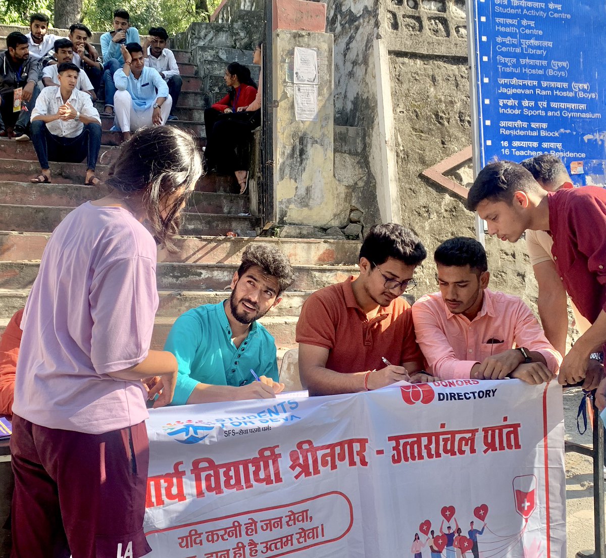 KandariRitanshu's tweet photo. सेवार्थ विद्यार्थी द्वारा सेवा सप्ताह के निमित्त आज HNB केंद्रीय विश्वविद्यालय के परिसर में विद्यार्थियों का रक्तगट का पंजीकरण कराया गया, 

अपना भी पंजीकरण करें: 
https://t.co/hw5fGprYAZ

#StudentsForSeva
#ABVPForSociety https://t.co/Qpa3FjapEW