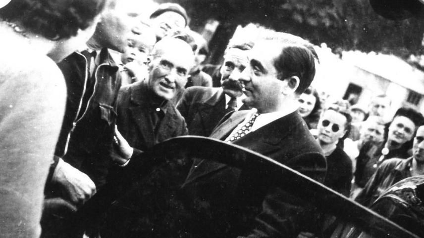 Il y a 40 ans disparaissait Pierre Mendès France.
Son intelligence rayonnante et la justesse de ses analyses nous frappent toujours aujourd'hui. 
A Louviers, Gaillon, Pont-de-l'Arche, nous nous souvenons de celui qui fut notre député et dont la vérité guidait les pas.