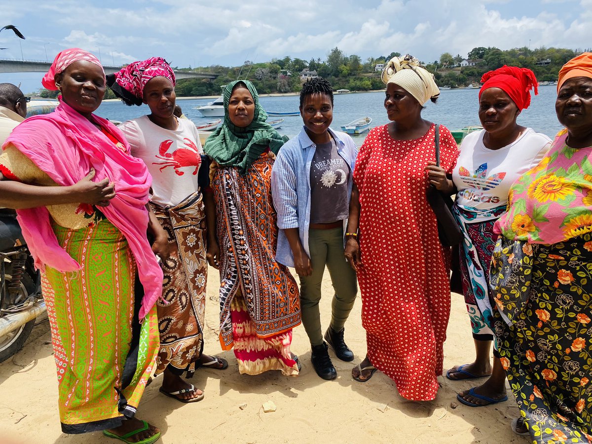 MegGatonye's tweet photo. Today I have an amazing discussion on #GenderNorms with #fishtraders in Kilifi Central landing site #Kilifi County #FishforSex is a recurring issue both at the Coast and Lake Victoria @StacyDVanDeveer @geoffdabelko @AfricanistJames https://t.co/r77yG7KRHN