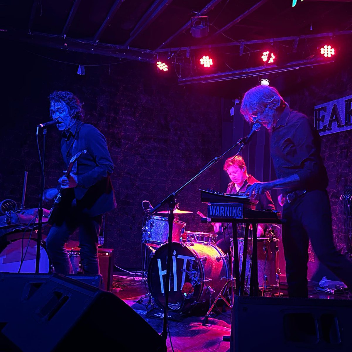 popcatastrophe's tweet photo. Jon Spencer & the HITmakers โ @EARL_EAV, Atlanta, GA (October 17, 2022)
w/ Subsonics
HITmakers show #186
Live Photos: Amanda Langston (https://t.co/9ywnDL2MQz)
@JonSpencerHITs #subsonics #jonspencer #hitmakers #samcoomes #bobbert #atlanta #theearl #thehitmakers https://t.co/1CoZAOTqFw