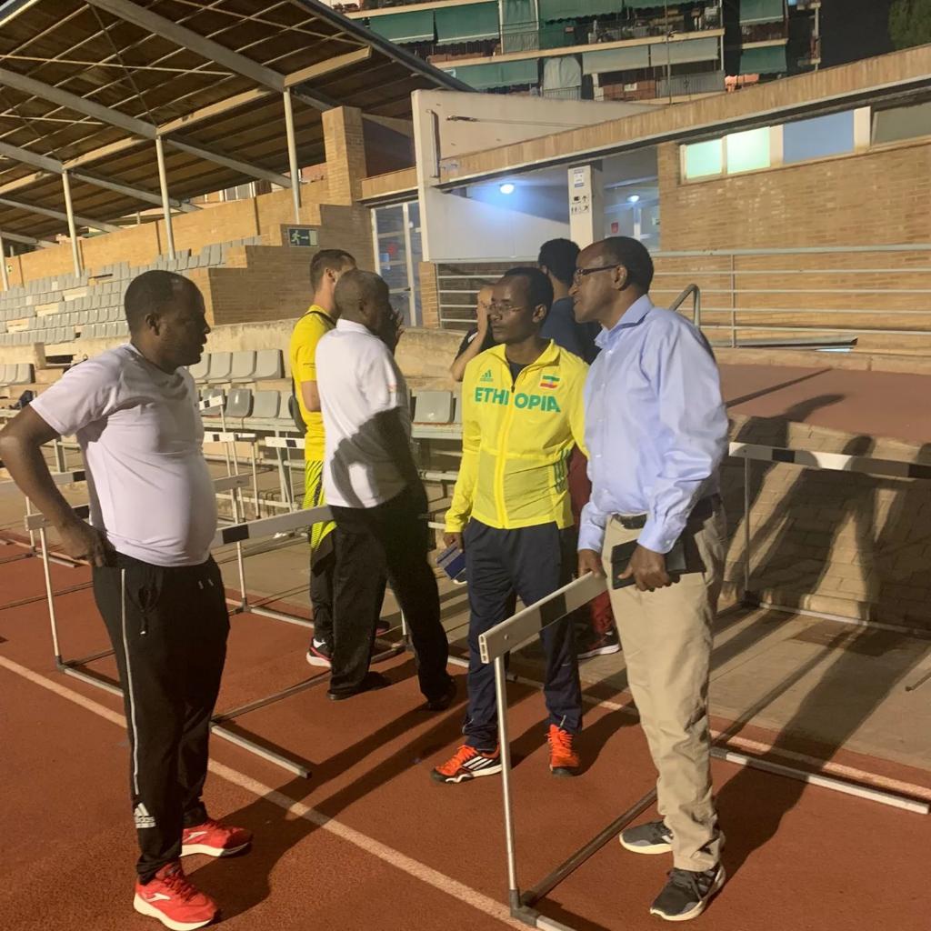 🏃‍♂️🏃‍♀️ Ayer la delegación etíope visitó el Estadi Municipal la Bóbila acompañados por representantes del <a href="/atletismegava/">Club Atletisme Gavà</a> 
El club es uno de nuestros socios y ha creado una escuela de atletismo en Etiopía.  
Les enseñaron las instalaciones y explicaron su metodología de trabajo.