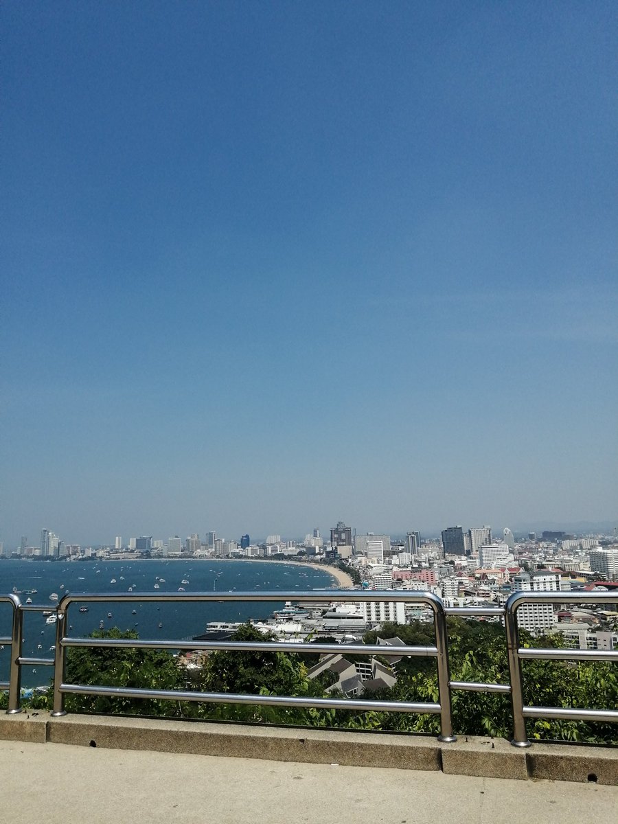 Another feed filler with the beautiful view 🌊. Ready to do everything but work