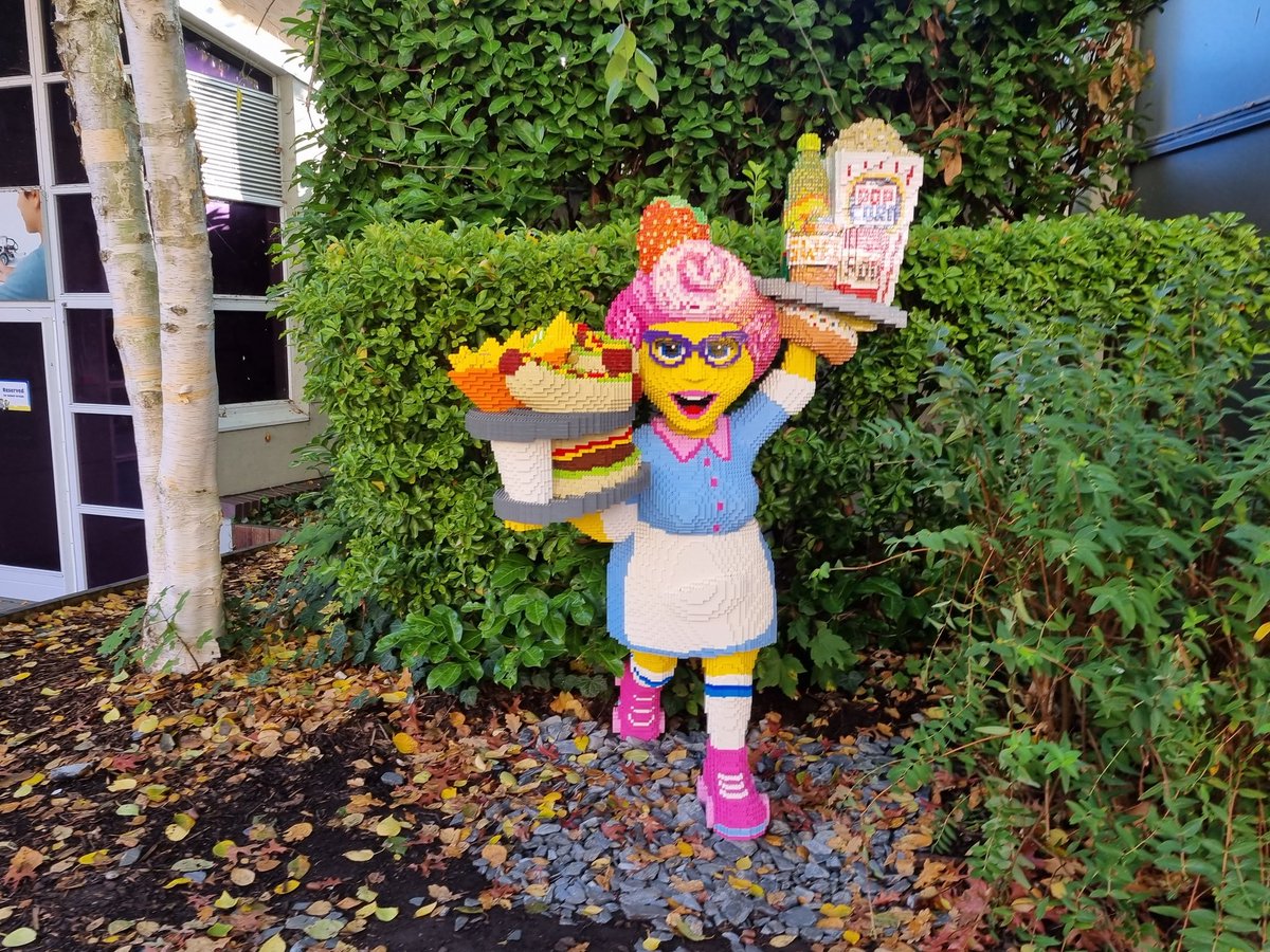 CCJacademy's tweet photo. Today, we are very fortunate to have a @raisingrobots and @LEGO_Education training event hosted at Windsor Legoland! Miss Govier and Mr Francis are already excited about their day ahead! 
🧡🦁👍🤖 https://t.co/49QZWcCD1i