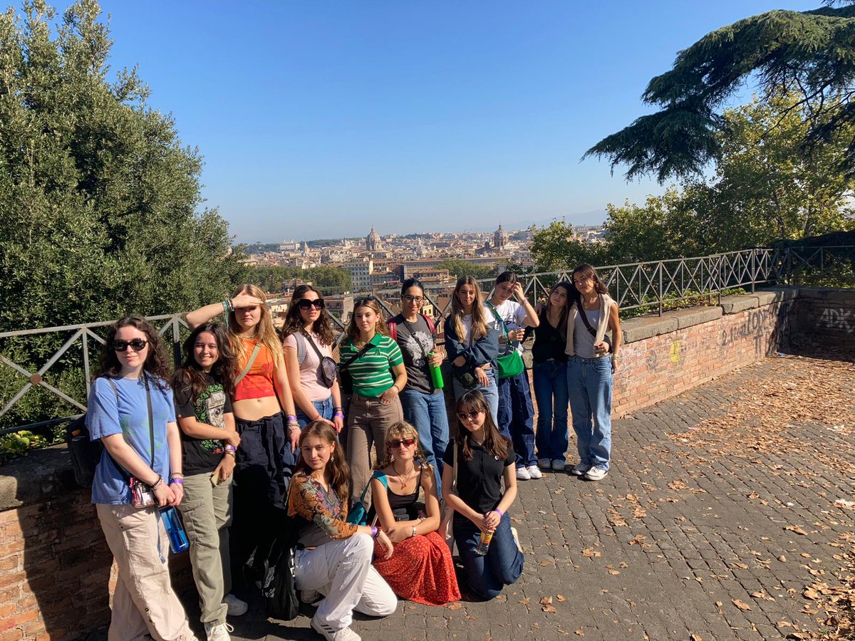 FHSRegentsPark's tweet photo. This Half Term, our History of Art and Art students have swapped the cold streets of London for the sunny streets of Rome and Florence for a pizza-fuelled trip exploring both cities' rich arts and culture scenes #FHSArt #Trip #Rome #Florence https://t.co/BR4cKwkUij