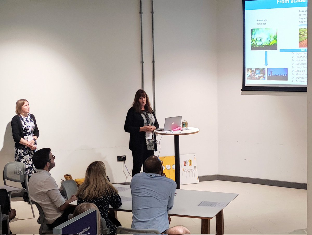 PRIMECentre's tweet photo. Fantastic workshop on #KnowledgeMobilisation by Dr Micaela Gal and Dr Alison Cooper.

#PRIME2022 @HSRSwansea @Cardiffuni https://t.co/JOmz22mITa