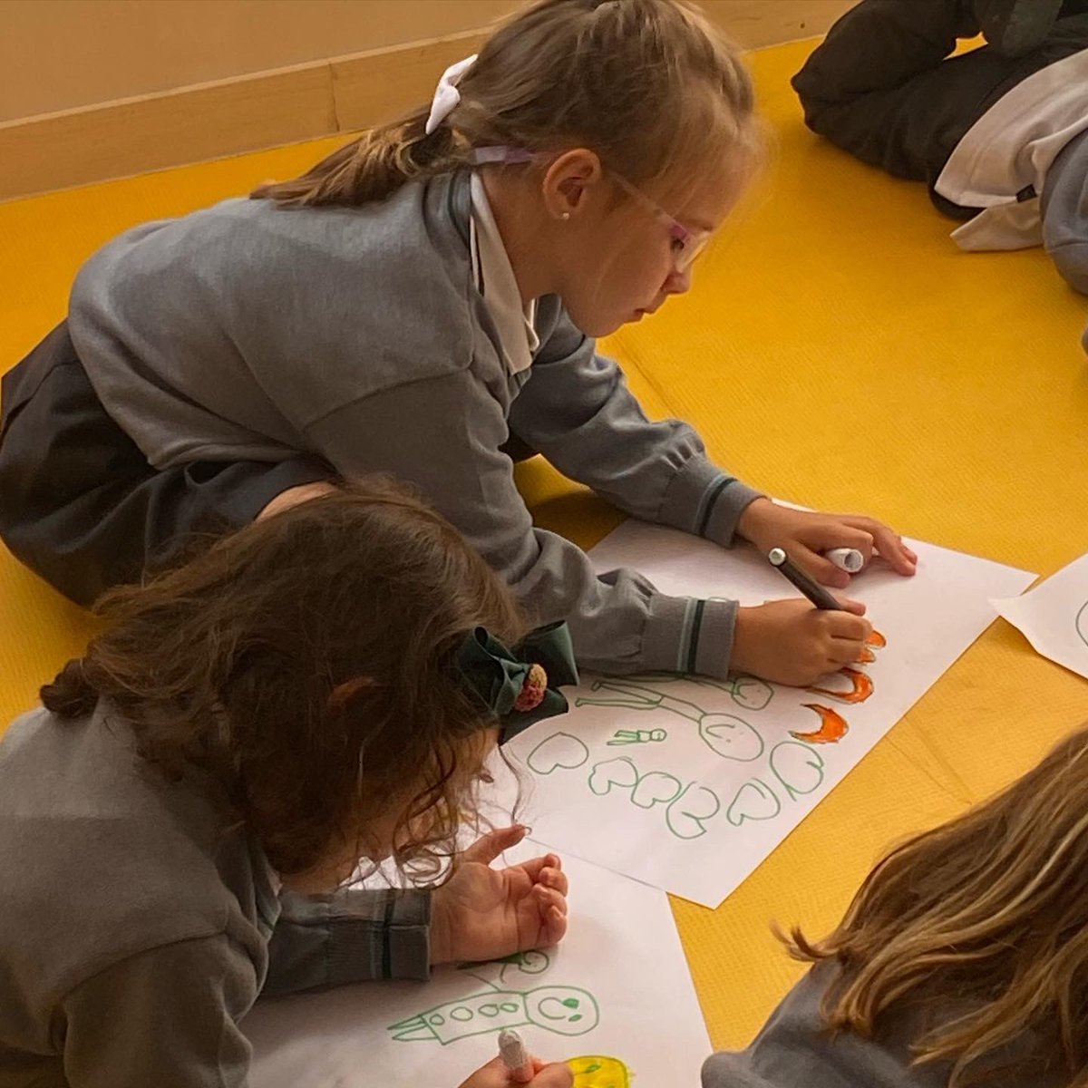 😀😔¡Inteligencia Emocional!
En nuestras sesiones CACEI hoy trabajamos las emociones de la alegría y la tristeza a través del cuento “La isla de las emociones”. 
👉Conoce nuestros Programas propios educativos especiales:
🔗 colegioalarcon.com/programas-educ…
#inteligenciaemocional #cacei