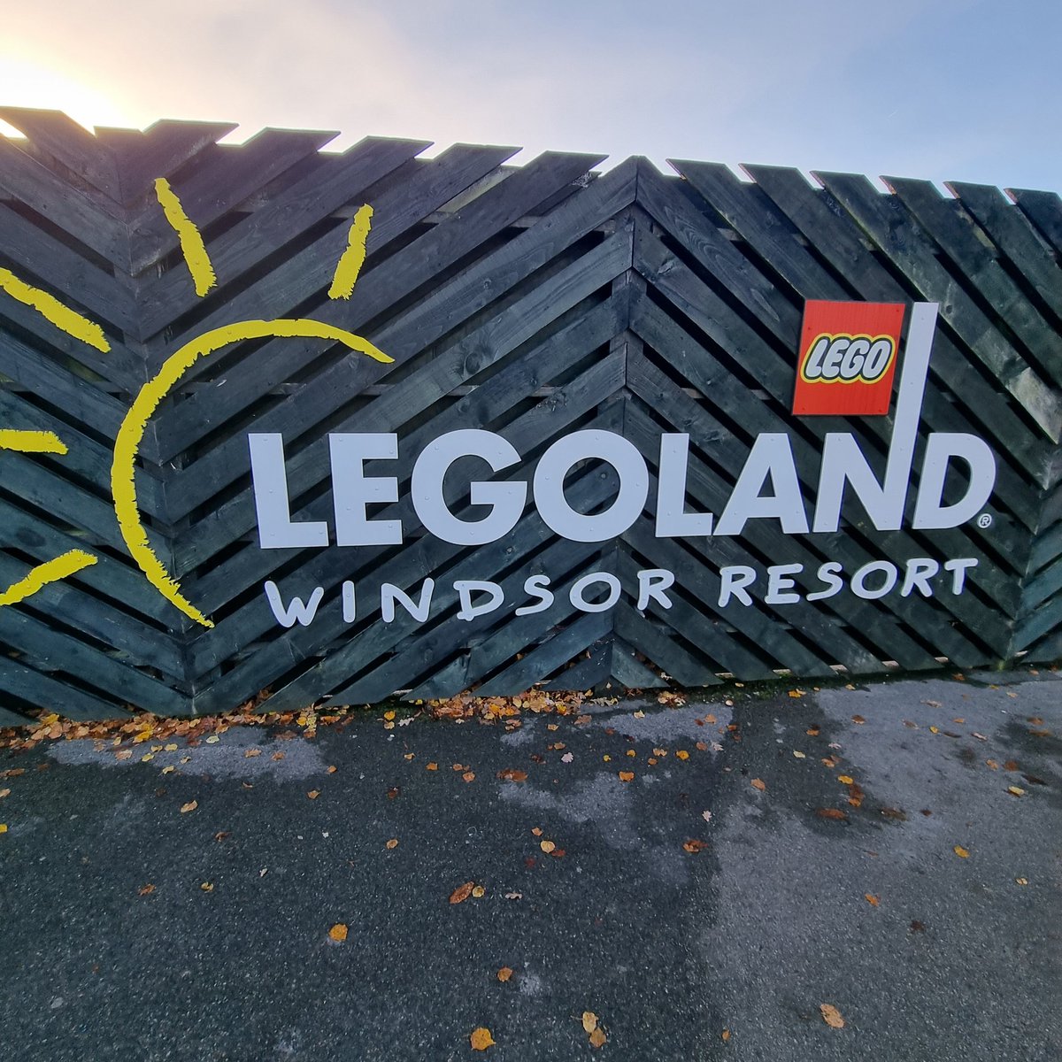 CCJacademy's tweet photo. Today, we are very fortunate to have a @raisingrobots and @LEGO_Education training event hosted at Windsor Legoland! Miss Govier and Mr Francis are already excited about their day ahead! 
🧡🦁👍🤖 https://t.co/49QZWcCD1i