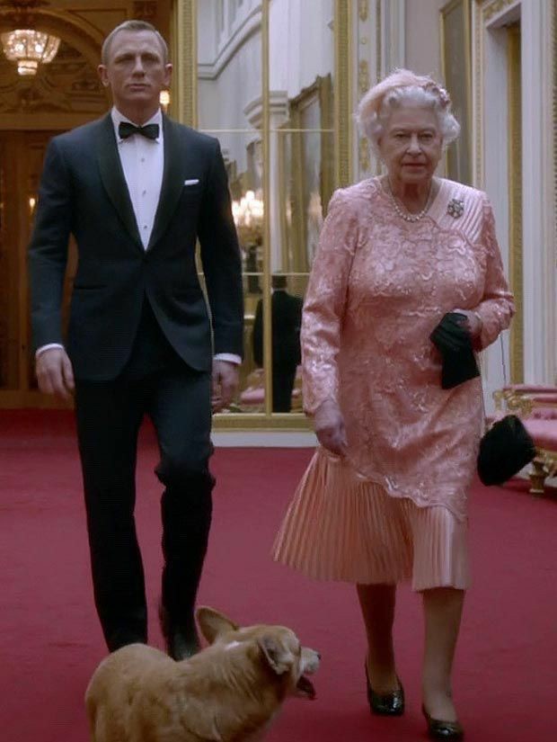 <a href="/RoyalFamily/">The Royal Family</a> James Bond &amp;
Queen Elizabeth II 🌸🐾🤍