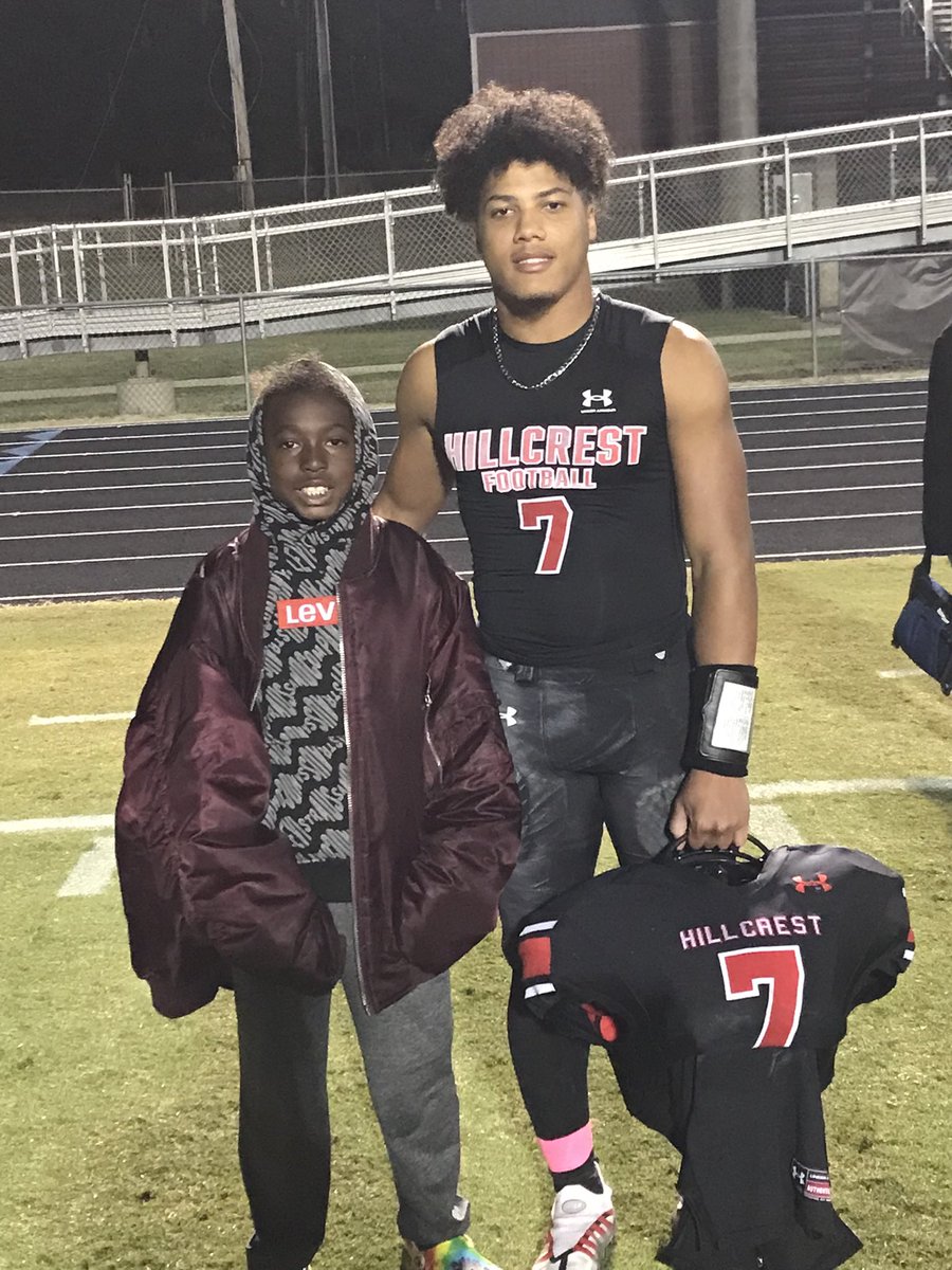 IsraelFuller7's tweet photo. I got to take a pic with my favorite football player @Avery_Mcfadden7 after a big win!!! #ramsride #7 https://t.co/0NVa6xq68s