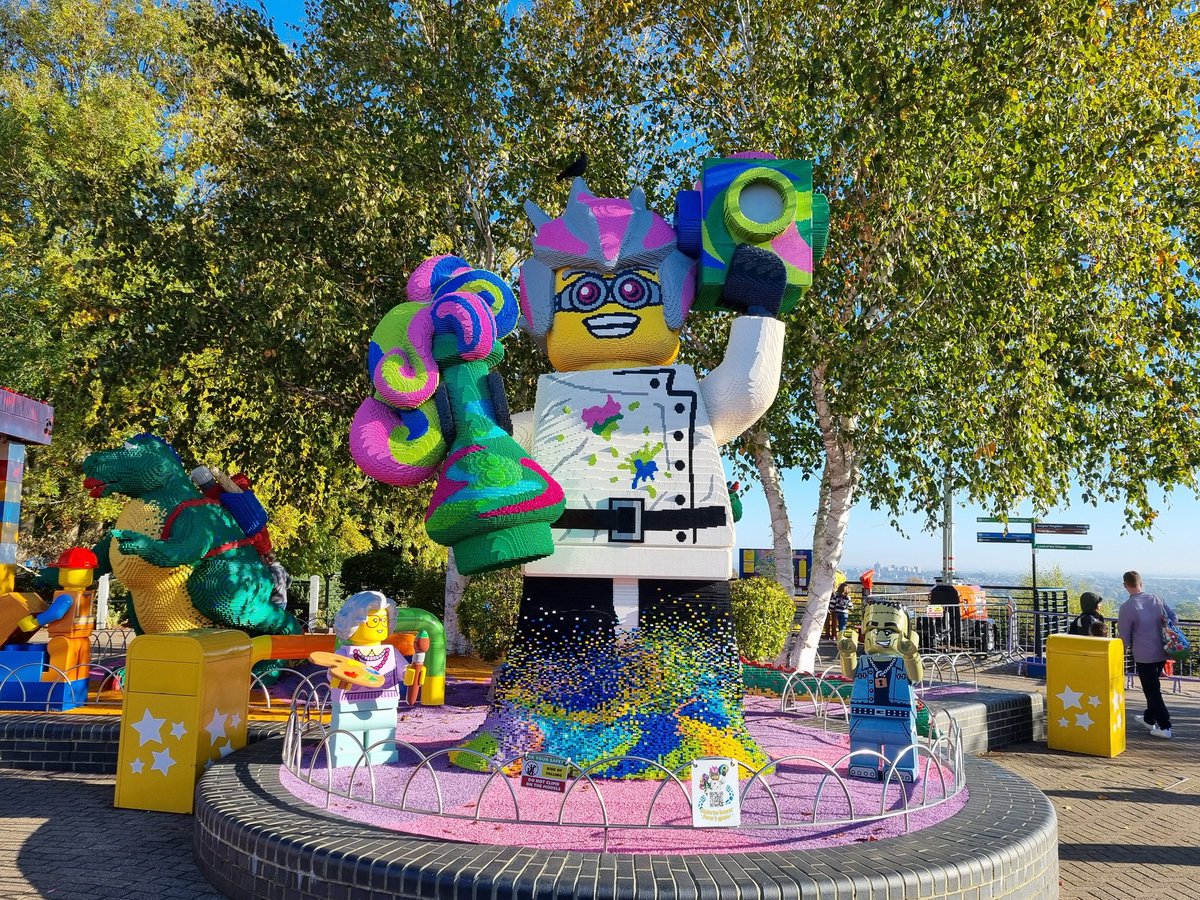 CCJacademy's tweet photo. Today, we are very fortunate to have a @raisingrobots and @LEGO_Education training event hosted at Windsor Legoland! Miss Govier and Mr Francis are already excited about their day ahead! 
🧡🦁👍🤖 https://t.co/49QZWcCD1i