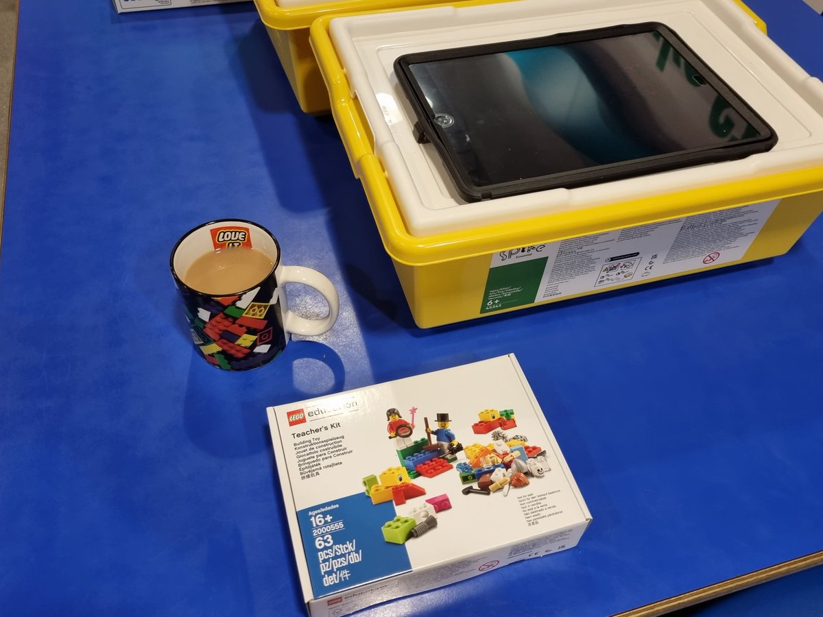 CCJacademy's tweet photo. Today, we are very fortunate to have a @raisingrobots and @LEGO_Education training event hosted at Windsor Legoland! Miss Govier and Mr Francis are already excited about their day ahead! 
🧡🦁👍🤖 https://t.co/49QZWcCD1i