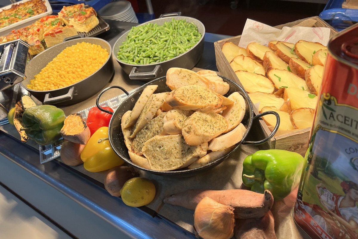 holroyd_at's tweet photo. Lasagna and Frittata for lunch to brighten up a dull day and bread &amp; butter pudding for afters #trinitylife @HolroydHowe @TrinitySeniorSc @isaschools https://t.co/oRPUCAieE3