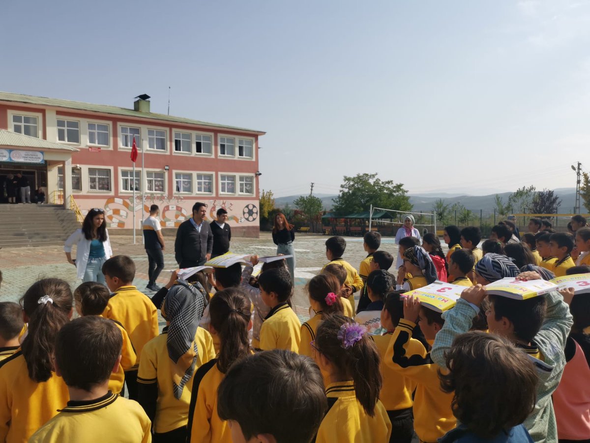 13  Ekim deprem haftası gereği  AFAD gönüllüsü olan öğretmenlerimiz ,okulumuzda genel çaplı bir tatbikat gerceklestirdilerler.  <a href="/halilyucel60/">Halil YÜCEL</a> <a href="/halukcakan12/">HALUK ÇAKAN</a> <a href="/yusuf_tokus/">Yusuf TOKUŞ</a> <a href="/AFAD_Bingol/">A F A D Bingöl</a> <a href="/ferhatelhakan/">Ferhat Elhakan</a>