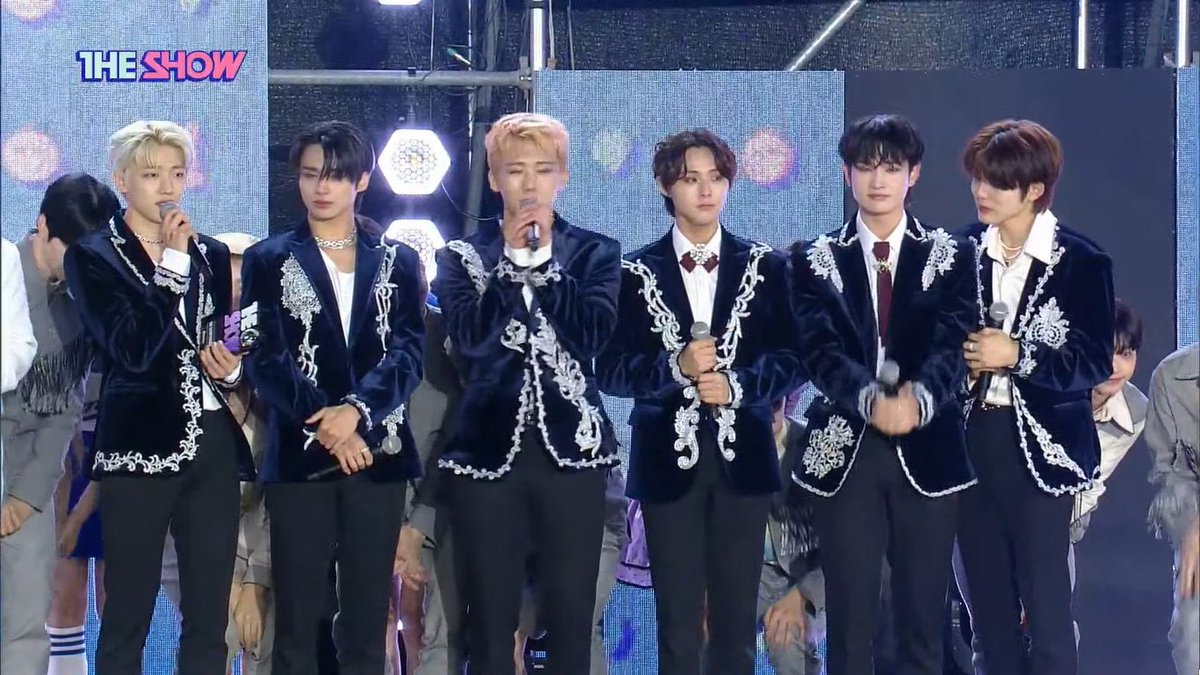 DKZAris's tweet photo. 🎉 ARIS, DROP THE TAGS AND CELEBRATE👇🏻🏆

🔒 200 replies, RTs/QRTs

#DKZ1stWin #Uh_Hueng1stWin
#DKZ #디케이지 @dkz_dy https://t.co/q0dqwc95PA