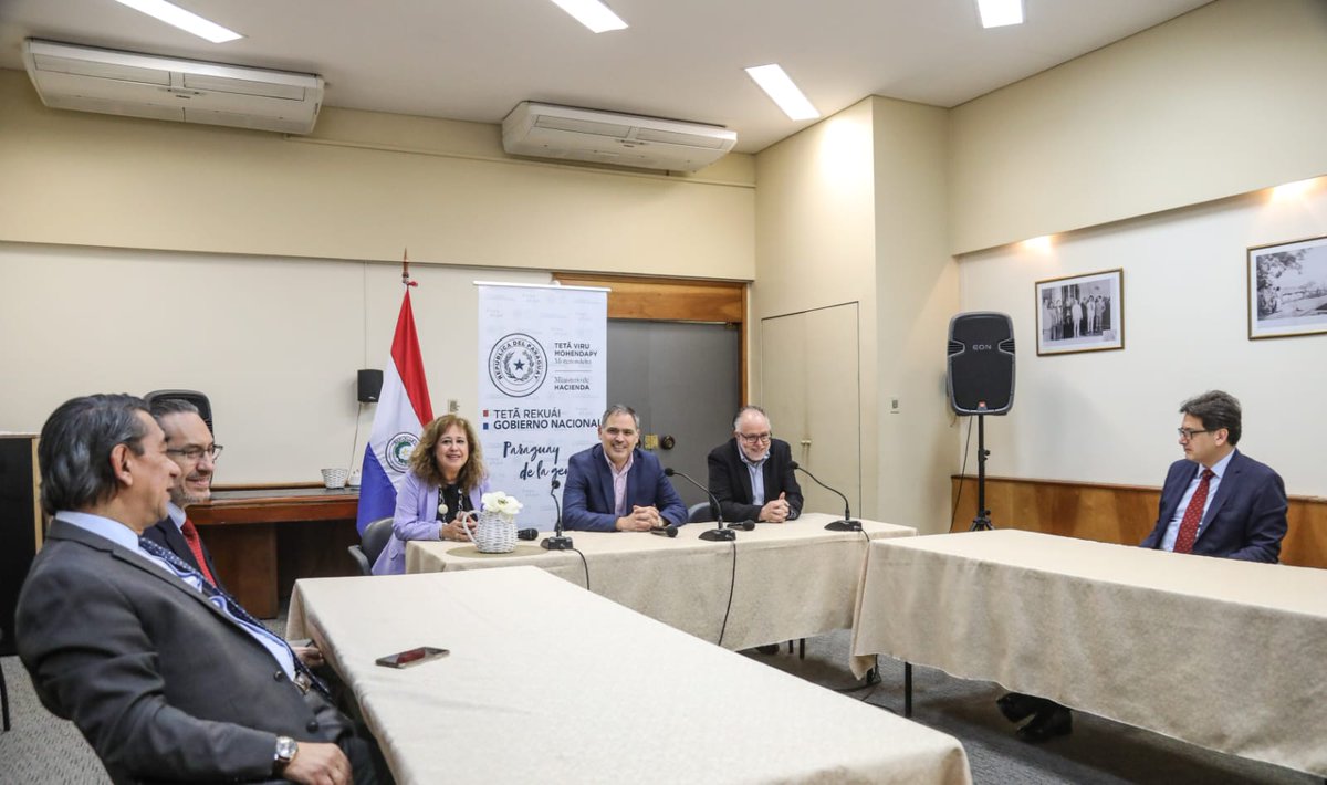 El Equipo de Evaluación del ejercicio PEFA Paraguay 2022 concluyó su misión de campo en el país, con una presentación de los resultados preliminares de la valoración del desempeño general del sistema de gestión de las finanzas públicas ante autoridades.

➡️bit.ly/3yOzhgZ