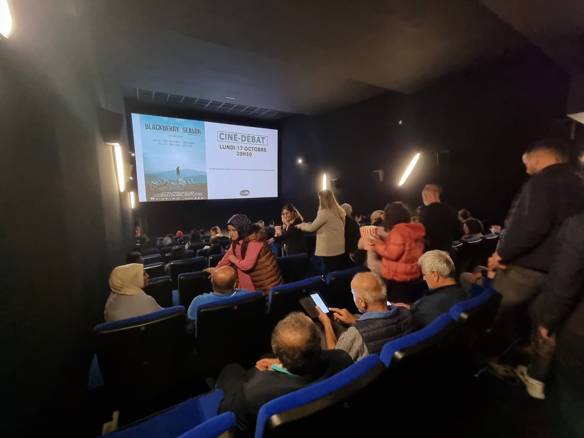 serhad_A21's tweet photo. Ji peşandana filma Dema Dirîreşkan @dirireskan à bajare fransa Reims ê, em je gele xwe spas dikin ku peşwazikirina germ ku salonê de cih nehiştin, u gelek kes mixabin nikaribun filme temaşe bikin,  emê dilê wan nehelin di nava heftiyeki eme caraki din peşandan bikin https://t.co/aQ6sVxa3HG