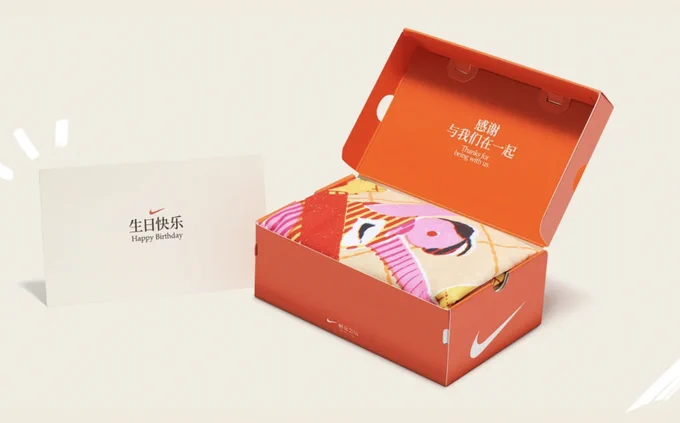 ありがたいことにまたNIKEのお仕事です。。!今回はNIKE CHINAの誕生日特典用のタオルのデザインです。とってもかわいくできました!ナイキのボックスに入れてくれるのもアツい! 