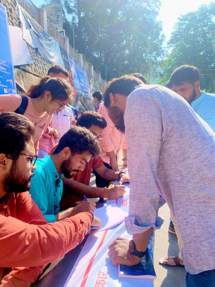 ShashwatABVP's tweet photo. सेवार्थ विद्यार्थी #StudentsForSeva  द्वारा सेवा सप्ताह के निमित्त आज HNB केंद्रीय विश्वविद्यालय के परिसर में विद्यार्थियों का रक्तगट का पंजीकरण कराया गया..

अपना भी पंजीकरण करें: 
https://t.co/GkcQq9TRsF

#StudentsForSeva
#ABVPForSociety https://t.co/CcmOO1qpff