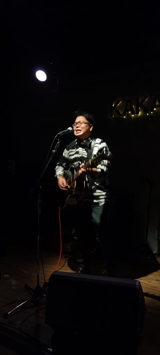 KAKADO__'s tweet photo. ３番手は『Nabe-cd』さん🎶

全身で感情を表現されているアーティストさんだなと、出会った時からずっと思っています。

イマドキの"エモい"という言葉で収めてしまうには、違う。

そこには、泥臭くも人間らしいリアルな感情があります――。

#R_E_A
#しみず
#Nabecd @nabecd https://t.co/xRmrzhaOsP