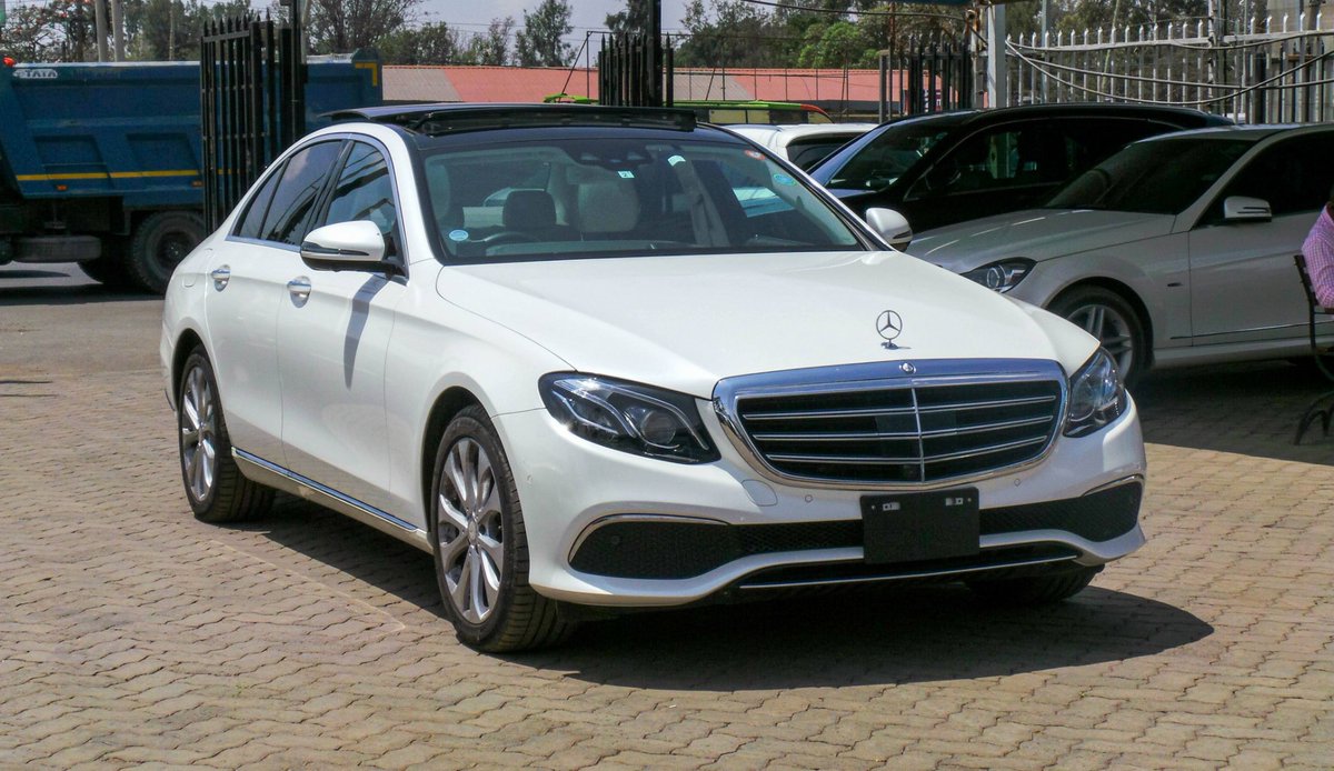 MercedesCentre's tweet photo. 2017 E400 4MATIC
3500CC Petrol V6 engine
automatic transmission 9 speed
Beige leather upholstery
Low mileage 20,000 km

Call / Whatsapp 0723500500 https://t.co/v34FqgLMc2