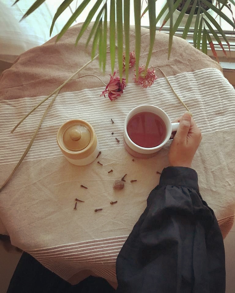 NidhiIshpujani's tweet photo. Chai, coffee & many such food, we tend to consume as a form of escapism. It helps in avoiding reality.
Developing habit of having Herbal teas these days..
So that I don't think of caffeine each time I want to escape my mind..
#designinglife https://t.co/Tf0qbUxHTT