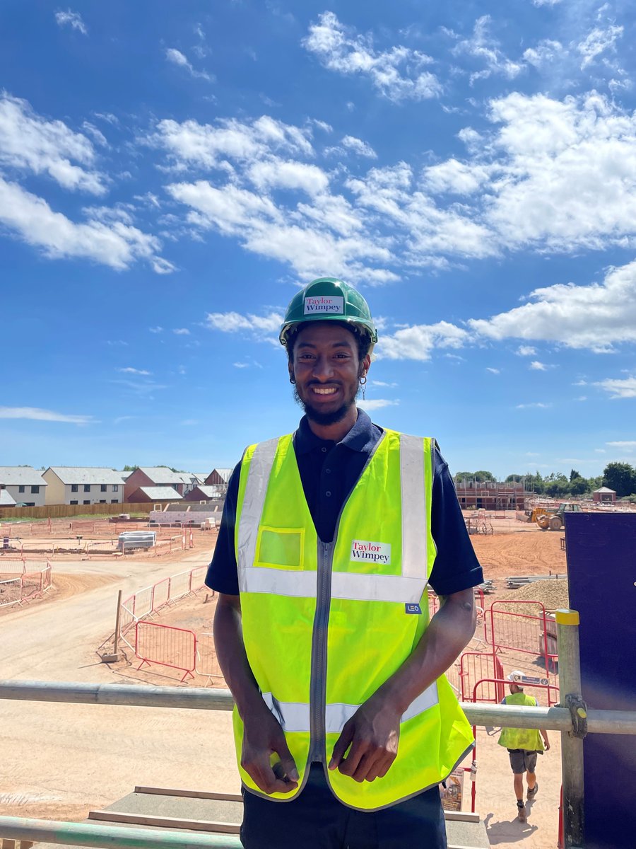 YoungDevon's tweet photo. Our โEmpowering Enterpriseโ Mentoring project has the โก๏ธ POWER โก๏ธ to change young peopleโs livesโฆ young people like Brandon!
Brandon is now thriving in a job with @TaylorWimpey; thanks to visiting @Exeter_Works, & the support he received from his Young Devon mentor, Sophie!๐ https://t.co/uj52y9VSf7