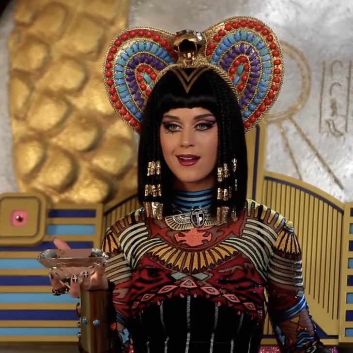 todaykatyp's tweet photo. Billboard Global 200:

#154. @katyperry — “Dark Horse” (NEW) https://t.co/BvXdI6lURe