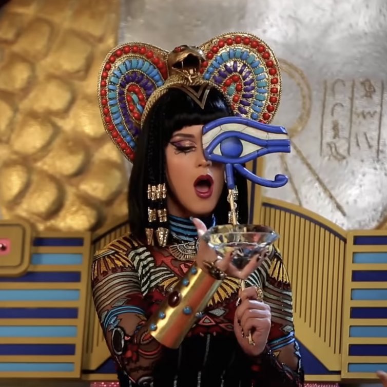 todaykatyp's tweet photo. Billboard Global 200:

#154. @katyperry — “Dark Horse” (NEW) https://t.co/BvXdI6lURe