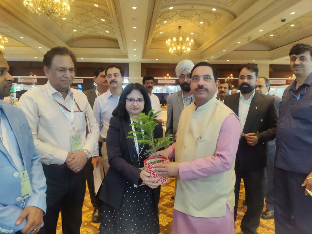 garudauav's tweet photo. We are proud to participate at the 1st ever National Coal Conclave and Exhibition (NCCE) 2022. Thanks to the Union Minister Shri Pralhad Joshi ji for his visit to our stall.
#coalconclave2022 #mining #coal #ai #dronesurvey #lidar #startupindia #garudauav #dorfketal #trentar #cil https://t.co/TOBMSmdGdg