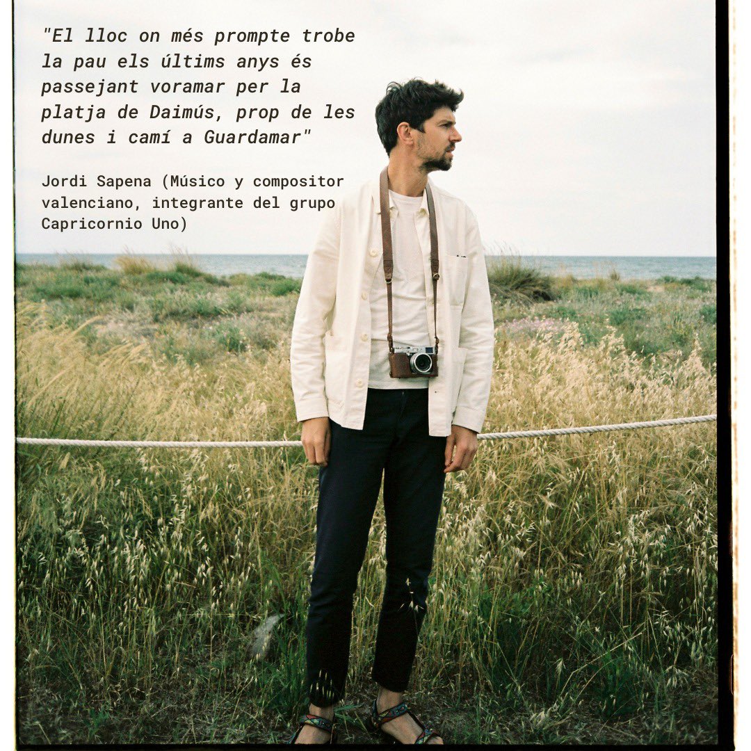Hi ha tants llocs on m'agrada estar que m'és molt difícil triar-ne un! Probablement el lloc on més prompte trobe la pau els últims anys és passejant voramar per la platja de Daimús, prop de les dunes i camí a Guardamar.

Jordi Sapena (Músico y compositor valenciano)