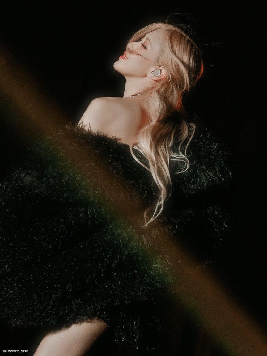 rosé pics tweet media
