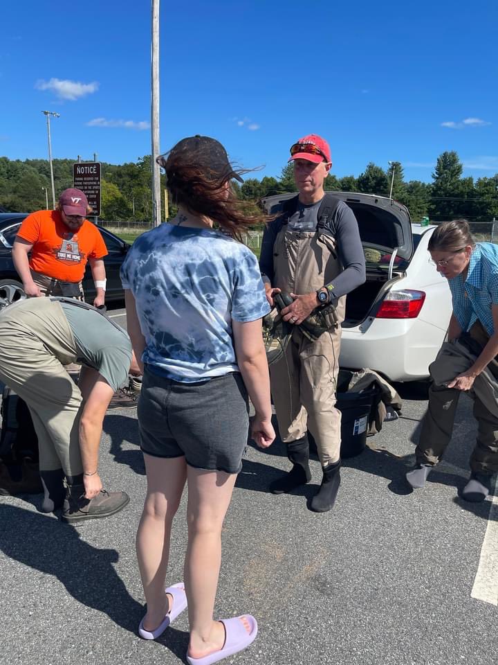 AppStudiesASU's tweet photo. Today is the 50th anniversary of the passage of the federal Clean Water Act (CWA) of 1972!
Clean-ups are a great way to help!
#waterways #cleanwateract #cleanwater #nowaternolife #badwaterbadlife #cleanwateract50thanniversary
#sustainabilityandtheartsinappalachia https://t.co/YikgD6KyUj