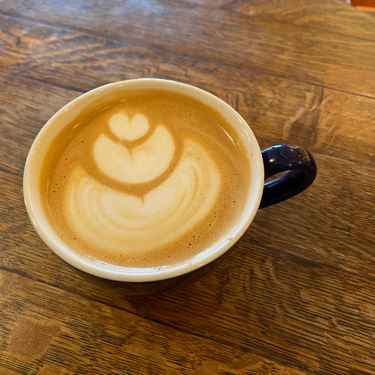 Tulips all day every day 🤤
 #coffee #cafe #local #shopsmall #shoplocal #philly #mainline #coffeeroasters #latte #espresso #coldbrew #brewing #latteart #sustainable