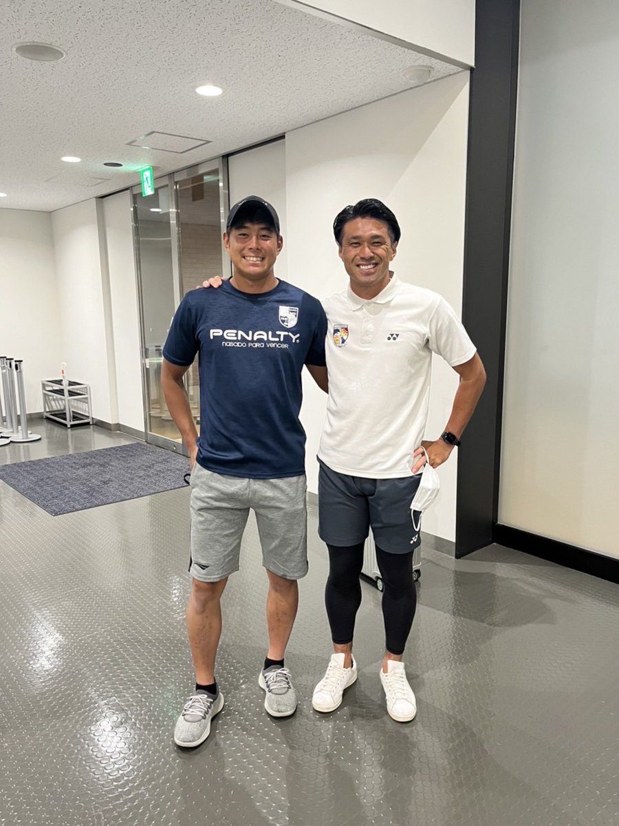 正規 工藤壮人サイン入りサッカーシューズ - crumiller.com