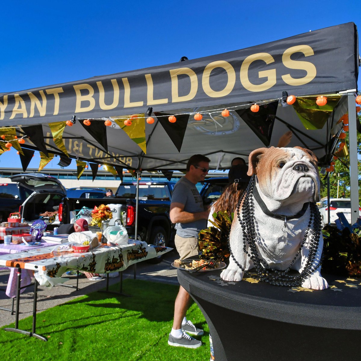 A look back at Saturday. So great to see so many Black and Gold on Homecoming!