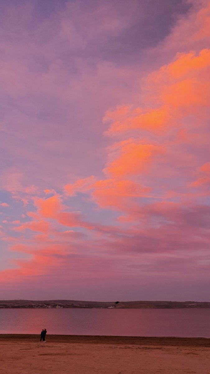 When all around you's going mad
Just look into the sky
And ere you know it, comes such sweet calm
The madness, to defy

May peace and calm be with you today, wherever you are, whatever you are doing.

Dave