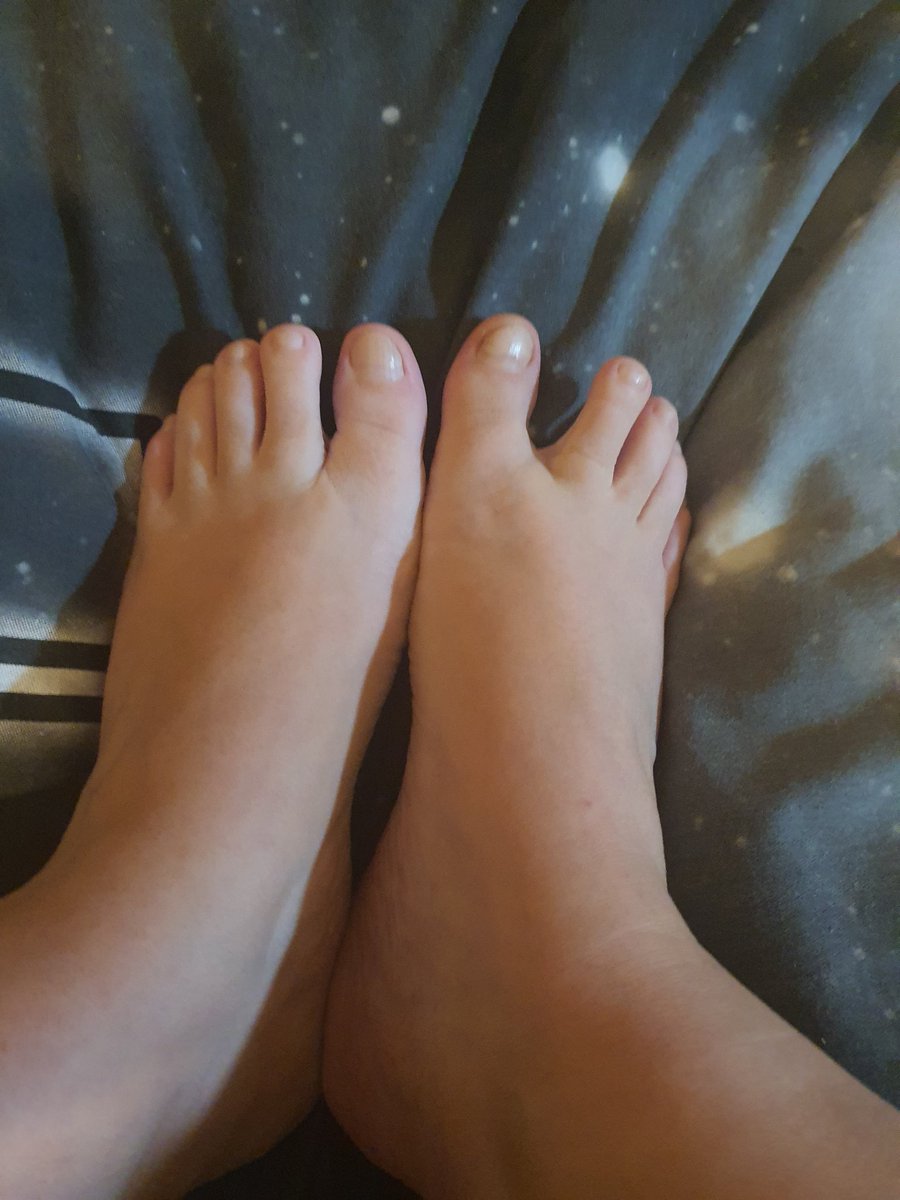 TheMATRON2's tweet photo. Sweaty feet day 🥰🥰
#linksinbio #feet #feetworshi̇p https://t.co/mB4gLxT8E4