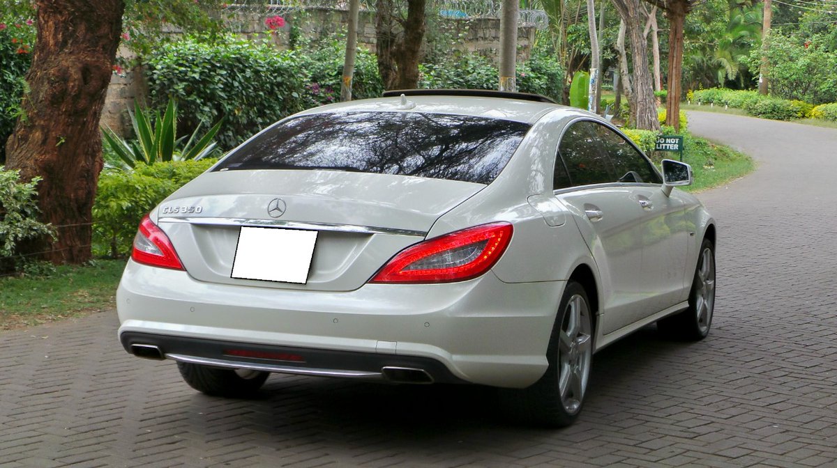 MercedesCentre's tweet photo. 2012 CLS 350
Well maintained
Accident free
3500cc petrol ,V6 engine
Fully dark leather upholstery 
sunroof
with Air suspension semi Active

Asking price ksh.2.9m neg
call / Whatsapp 0723500500 https://t.co/Z6RqpCLB2v