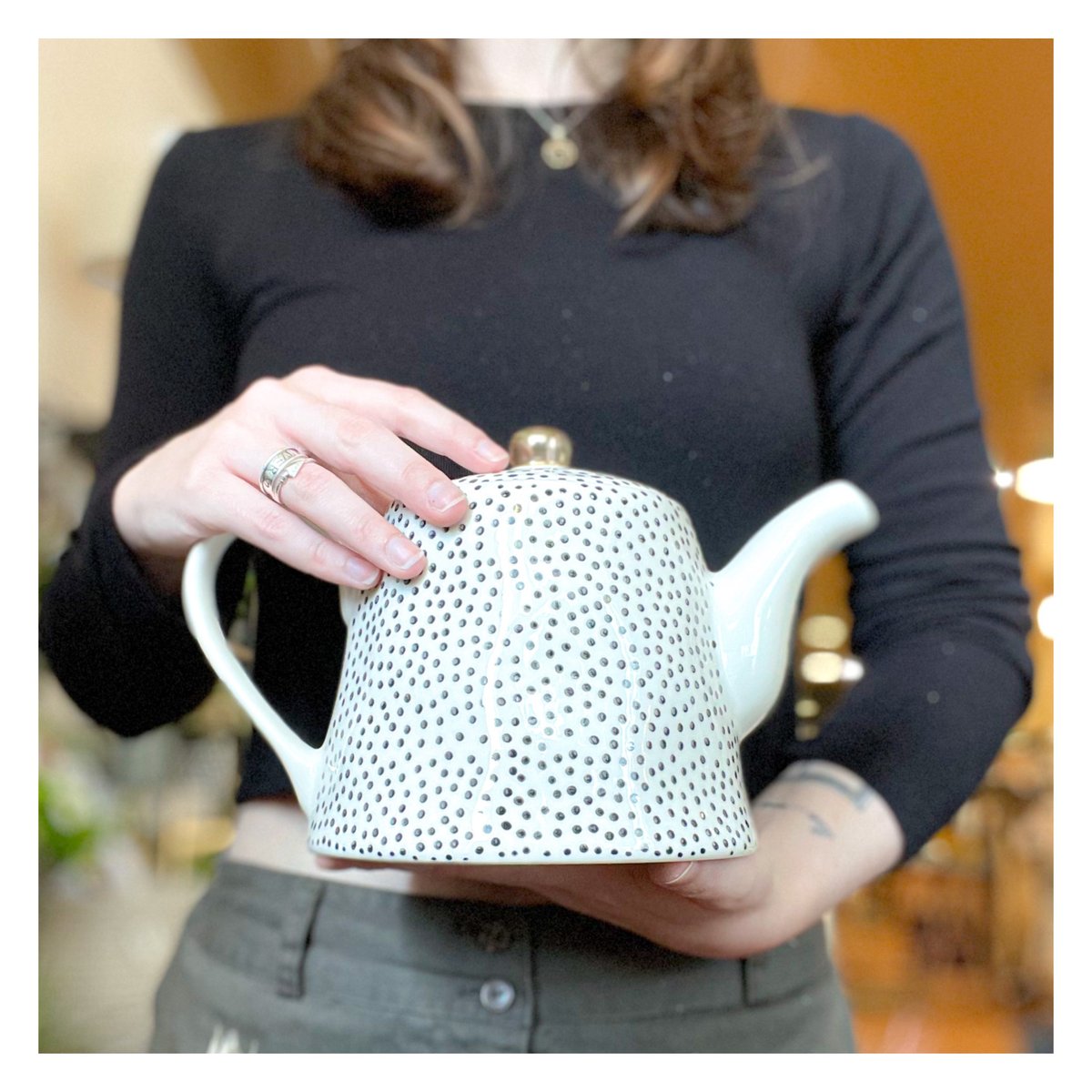 Fall is the season for a nice cuppa. ☕️
.
Lots of beautiful mug options online too!