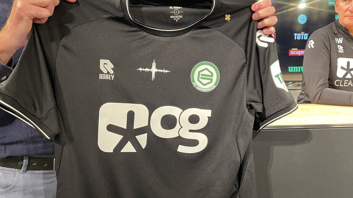 StefanBleeker's tweet photo. FC Groningen speelt tijdens de bekercampagne in dit speciale shirt om aandacht te vragen voor de aarbevingsproblematiek. https://t.co/P6JgrUpjEn