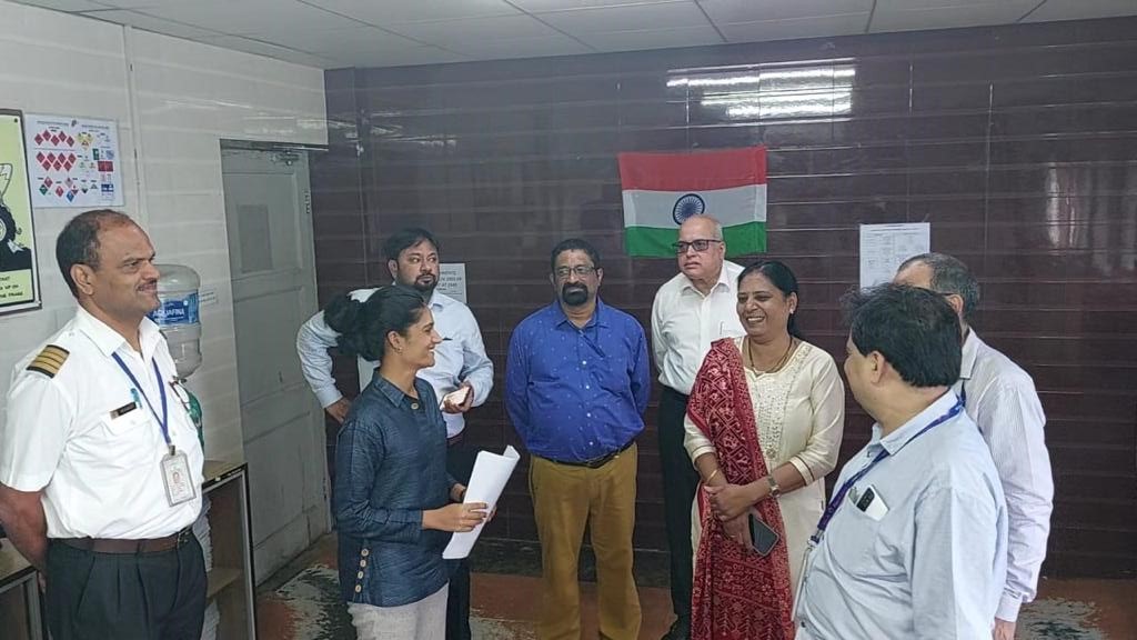 PawanHansLtd's tweet photo. Independent director  Smt Amiben Manishbhai Parikh visited Pawan Hans office at Western Region https://t.co/7g03azrWTA