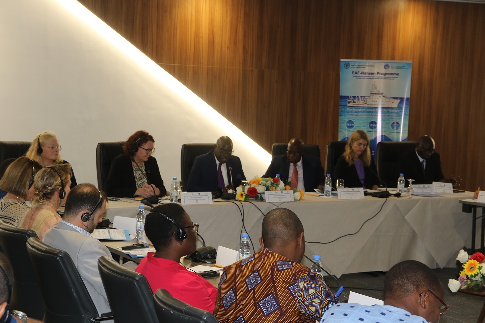 FAOSenegal's tweet photo. 🌊🐟18-19 octobre - Dakar, #Senegal

Forum 2⃣0⃣2⃣2⃣ du Programme #EAFNansen 

➕8⃣0⃣délégués de 2⃣5⃣pays &amp; d'organisations régionales participent à l'évènement pour :

👉🏿Partager les expériences &amp; leçons 
👉🏿Discuter des perspectives

@FAO @noradno @Havforskningen @NdiagaGueye3 https://t.co/5sCEX2QBVF