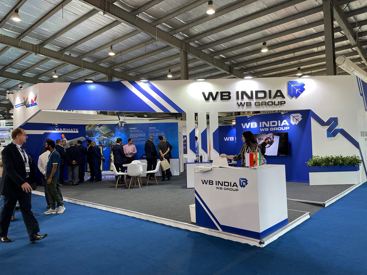 WBGroup_PL's tweet photo. Stoisko WB India (spółka @WBGroup_PL) na @DefExpo_India 2022. Obecny jest prezes Piotr Wojciechowski. Wystawiamy #FONET, #TOPAZ, radiostacje #R35010, #COMPAN i #PERAD, BSP #FlyEye, amunicję krążącą #Warmate wraz z symulatorem oraz osobisty system dowodzenia i obserwacji #UGATE. https://t.co/TkeEn67g7j